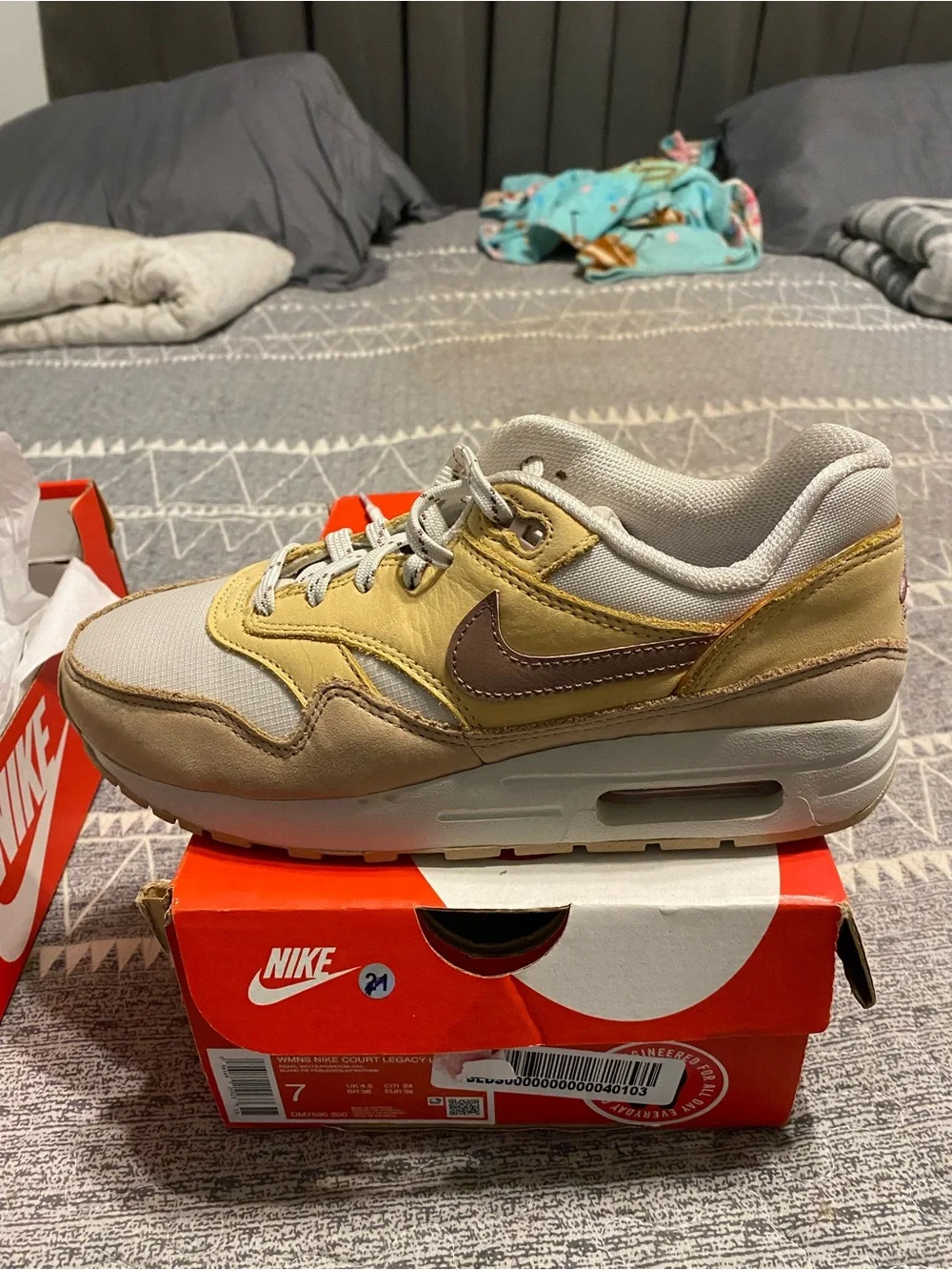 Nike youth low